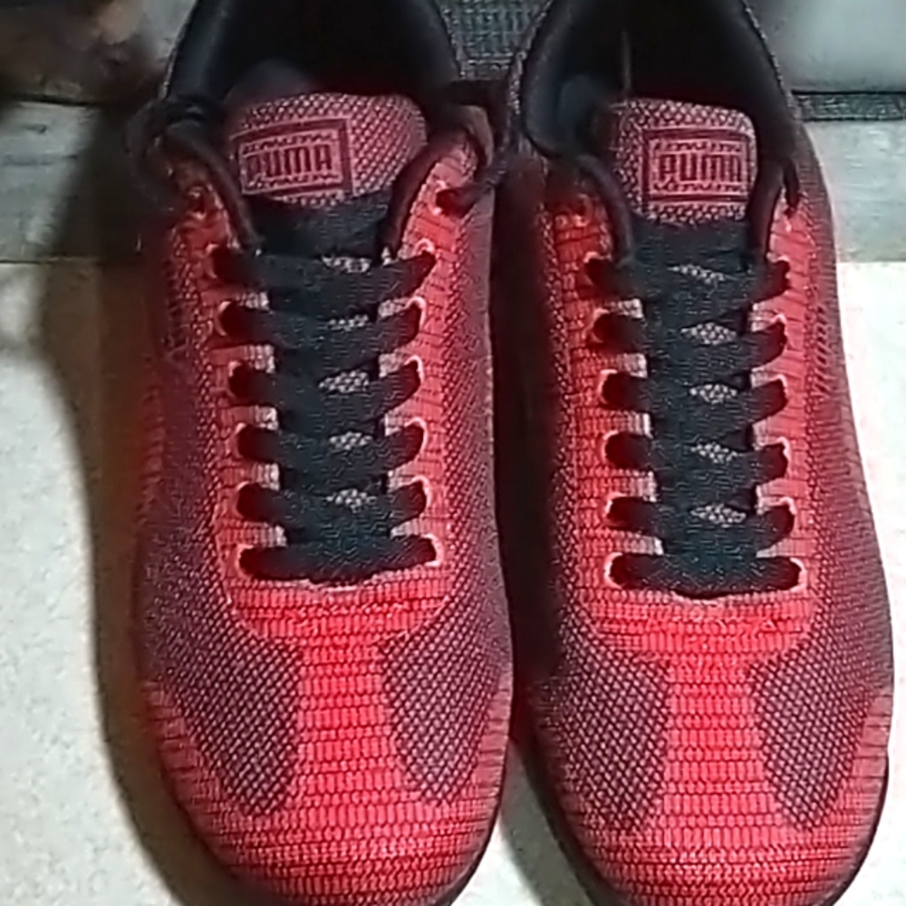 Puma  Red/Black 9.5